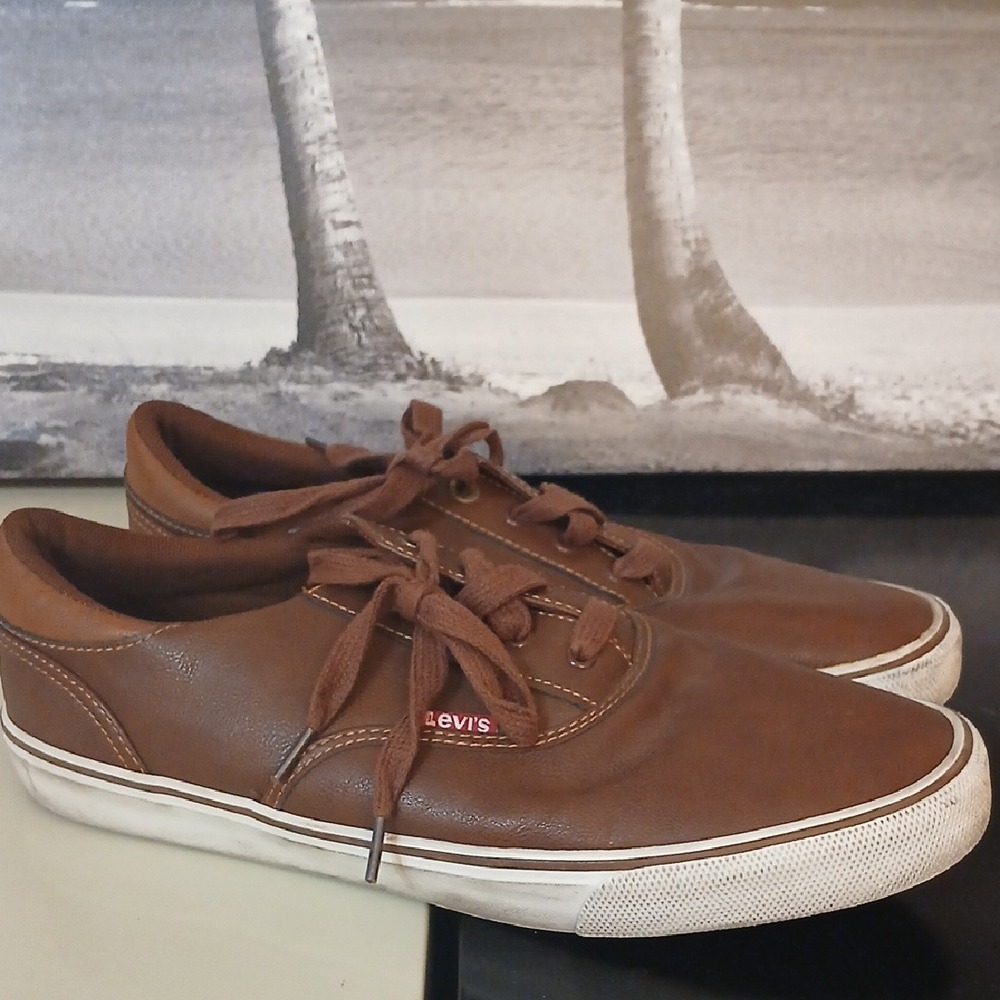 Make Offer! Levi's Brown Sneakers Low-Top White Soles